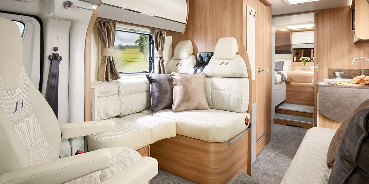 Autograph 79-4T with ergonomically shaped rear travel seats