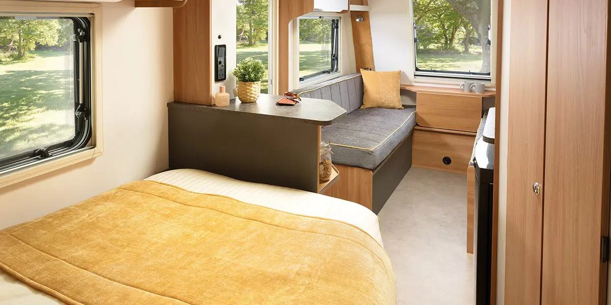 Discovery-D4-4 bedroom through to lounge