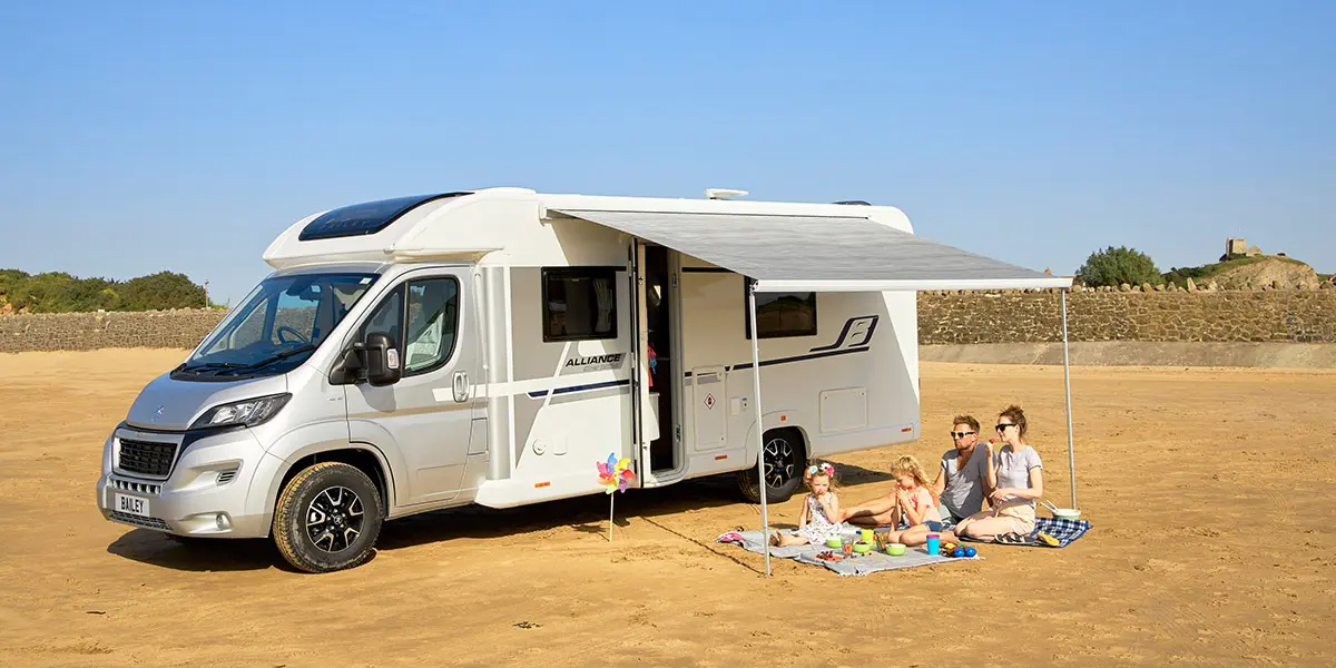 Thule Omnistor wind-out awning