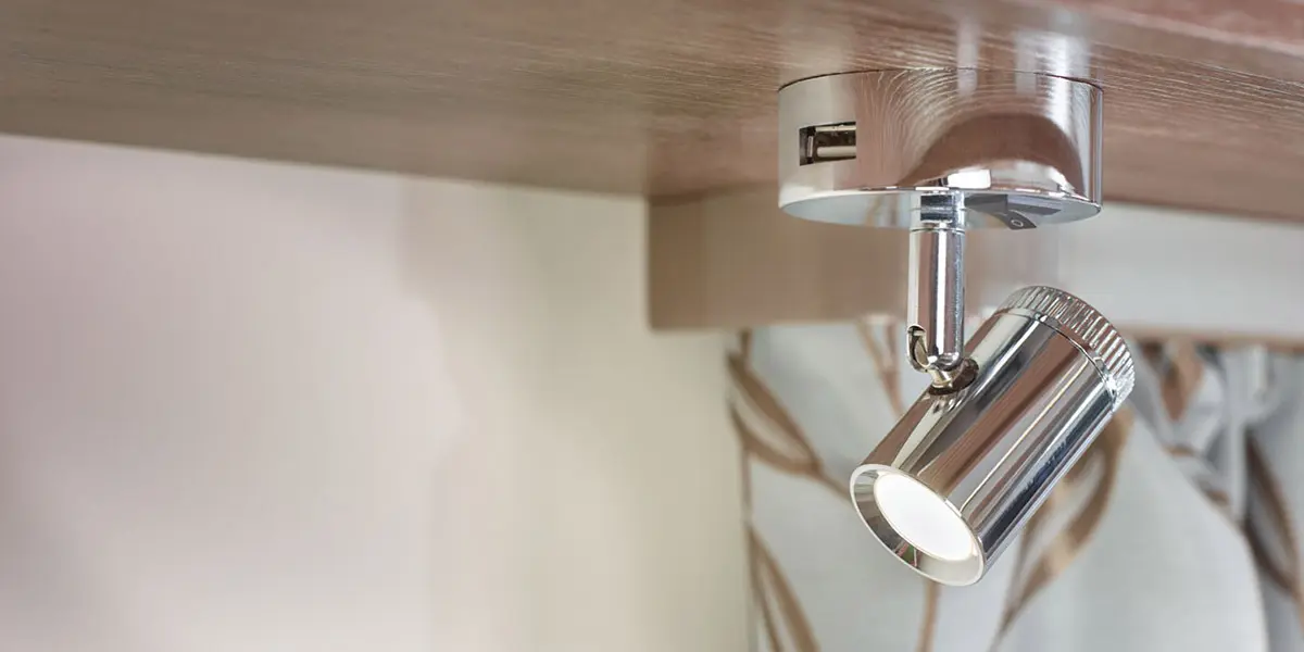 USB socket in directional spotlight (all models)