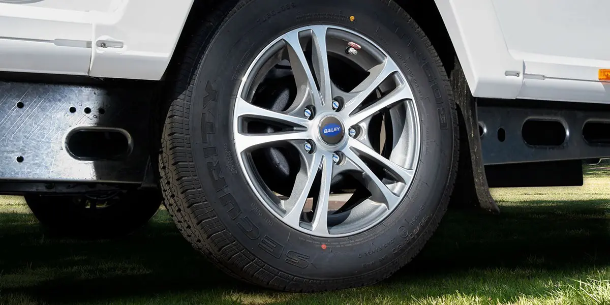 Diamond cut style 15” (single-axle models) or 14” (twin-axle models) TUV tested alloy wheels