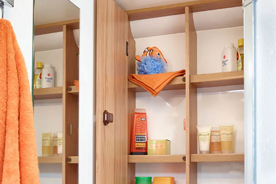 Approach Autograph 740 bathroom storage