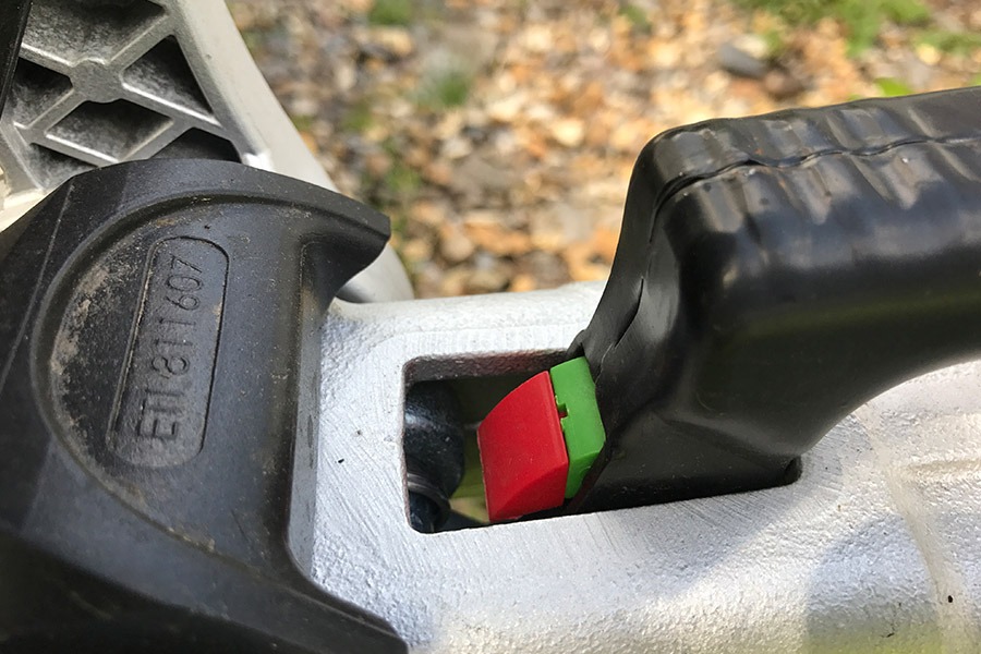 Visual indicator on the tow hitch showing green