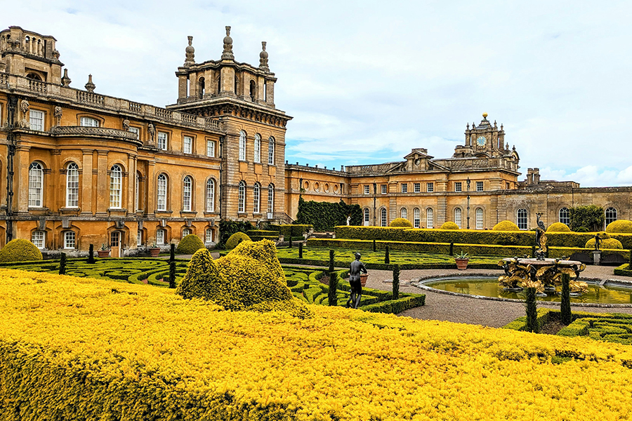 A view towards Blenheim Palace, looking over the gardens. Photo by Michael Richardson on Unsplash