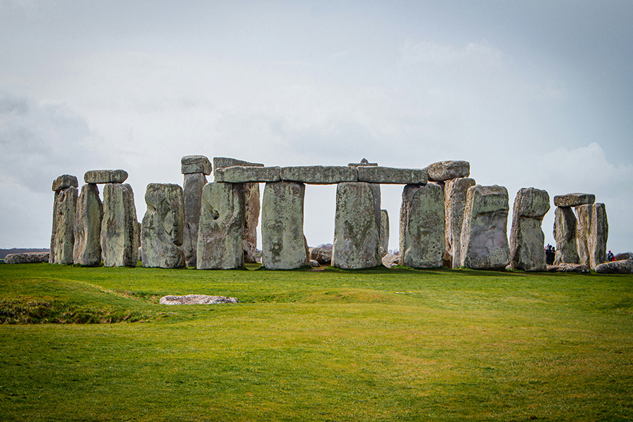 Stonehenge https://unsplash.com/photos/a-large-stone-structure-in-the-middle-of-a-field-yP8HHiF2okM
