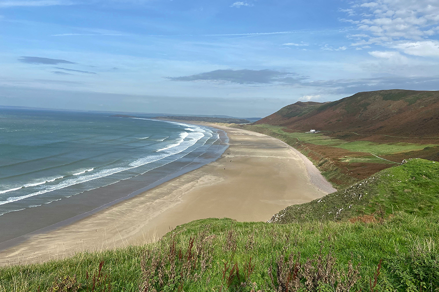 A beach at The Gower. Photo by Paul Vickery on Unsplash