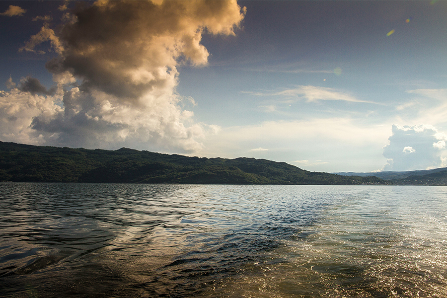 A loch in Scotland: Photo by Craig McLachlan on Unsplash