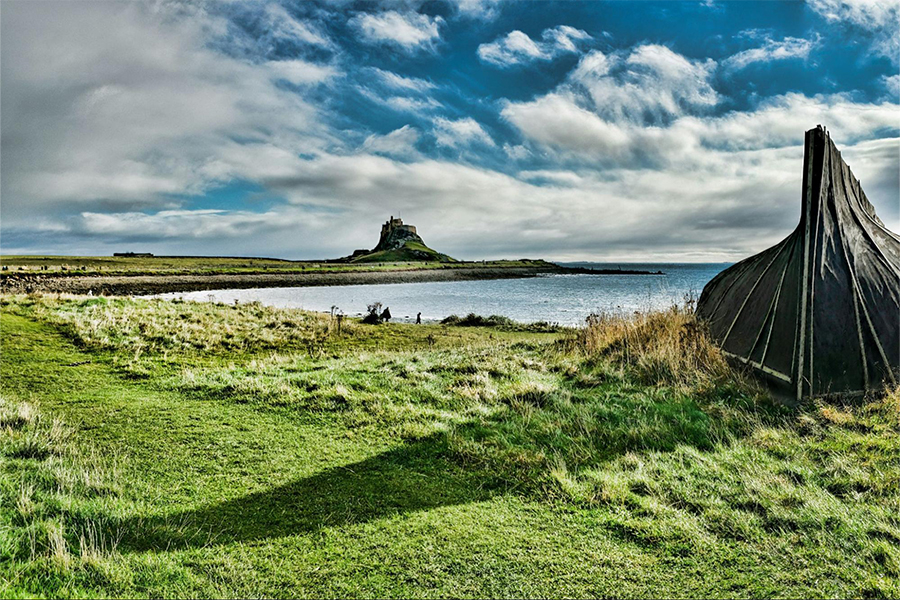 A castle at Berwick-Upon-Tweed on the Northumberland coast. Photo by Ian Ward on Unsplash